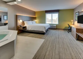 Holiday Inn Express & Suites Columbus – Fort Benning Maingate by IHG hotel thumbnail 3