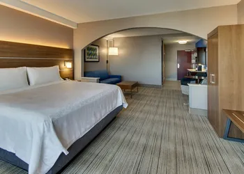 Holiday Inn Express & Suites Columbus – Fort Benning Maingate by IHG hotel thumbnail 5