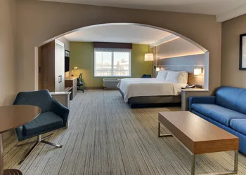 Holiday Inn Express & Suites Columbus – Fort Benning Maingate by IHG hotel thumbnail 8