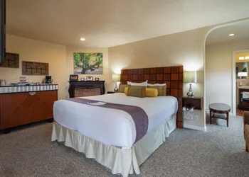 Vendange Carmel Inn & Suites hotel thumbnail 4