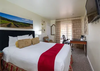 Vendange Carmel Inn & Suites hotel thumbnail 6