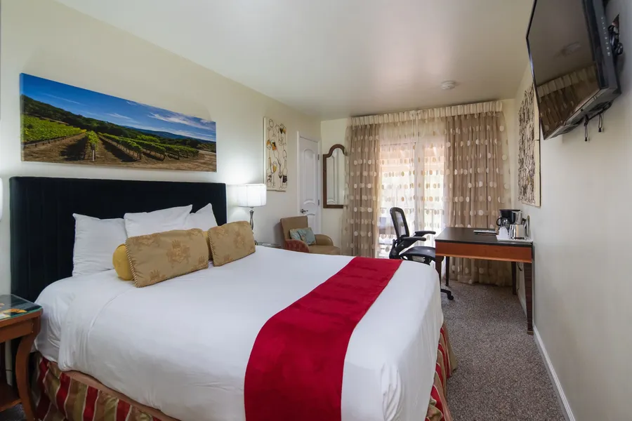 Vendange Carmel Inn & Suites hotel detail image 6
