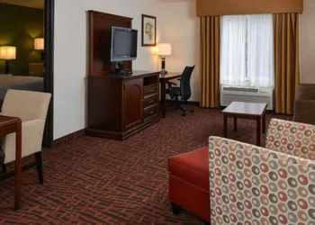 Holiday Inn Express & Suites Cherry by IHG hotel thumbnail 7