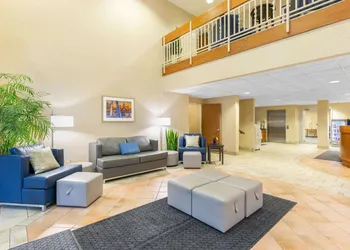 Baymont by Wyndham Des Moines Airport hotel thumbnail 2