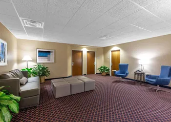 Baymont by Wyndham Des Moines Airport hotel thumbnail 4