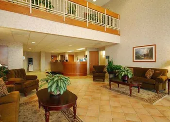 Baymont by Wyndham Des Moines Airport hotel thumbnail 5