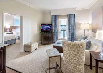 Hampton Inn & Suites Charlotte/South Park at Phillips Place hotel thumbnail 6