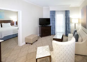Hampton Inn & Suites Charlotte/South Park at Phillips Place hotel thumbnail 7