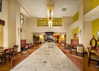 Hampton Inn & Suites San Antonio-Airport hotel thumbnail 2