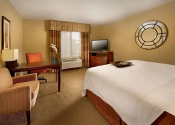 Hampton Inn & Suites San Antonio-Airport hotel thumbnail 6