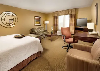 Hampton Inn & Suites San Antonio-Airport hotel thumbnail 8