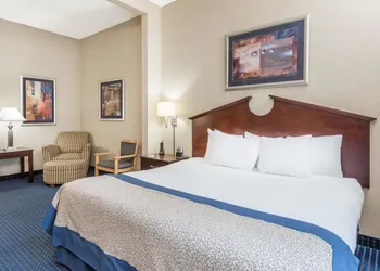 Wingate by Wyndham Erie hotel thumbnail 4