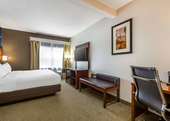 Comfort Suites Omaha East-Council Bluffs hotel thumbnail 8