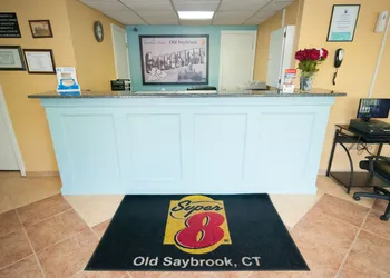 Super 8 by Wyndham Old Saybrook hotel thumbnail 3