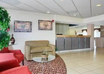 Ramada by Wyndham Lebanon hotel thumbnail 2