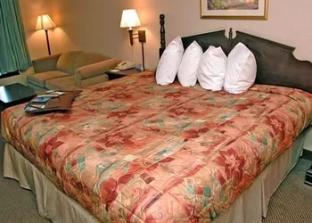 Ramada by Wyndham Lebanon hotel thumbnail 7
