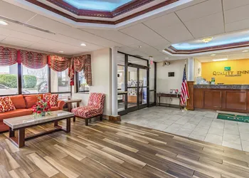 Quality Inn Goodlettsville hotel thumbnail 2