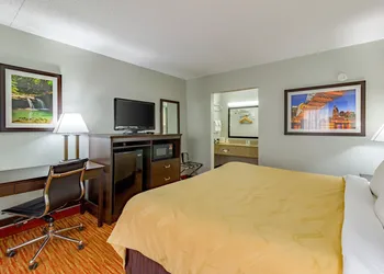Quality Inn Goodlettsville hotel thumbnail 5