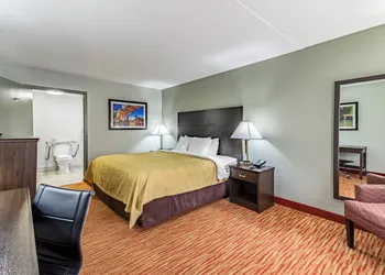 Quality Inn Goodlettsville hotel thumbnail 8