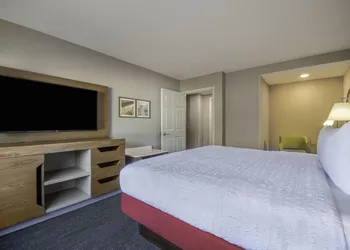 Hampton Inn East Aurora hotel thumbnail 8