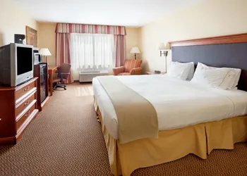 Holiday Inn Express Hotel & Suites Laredo-Event Center Area by IHG hotel thumbnail 3