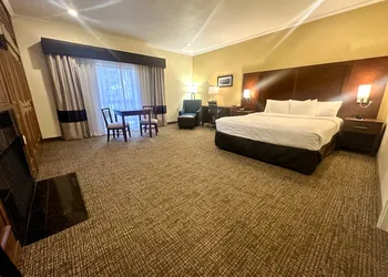 Comfort Inn Monterey Peninsula Airport hotel thumbnail 6