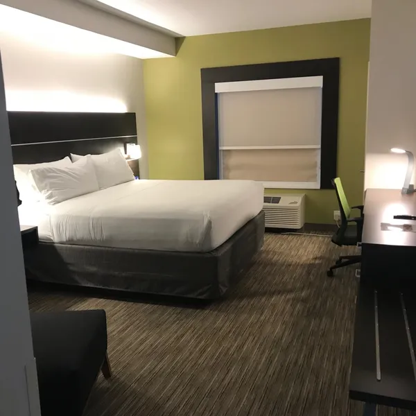 Holiday Inn Express Hotel & Suites Charlotte Arrowood by IHG hotel detail image 2