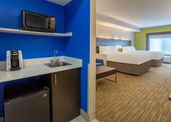 Holiday Inn Express Hotel & Suites Charlotte Arrowood by IHG hotel thumbnail 6