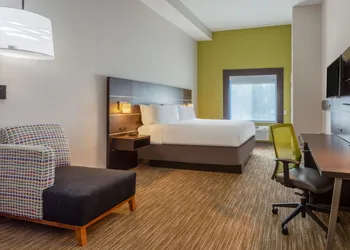 Holiday Inn Express Hotel & Suites Charlotte Arrowood by IHG hotel thumbnail 8