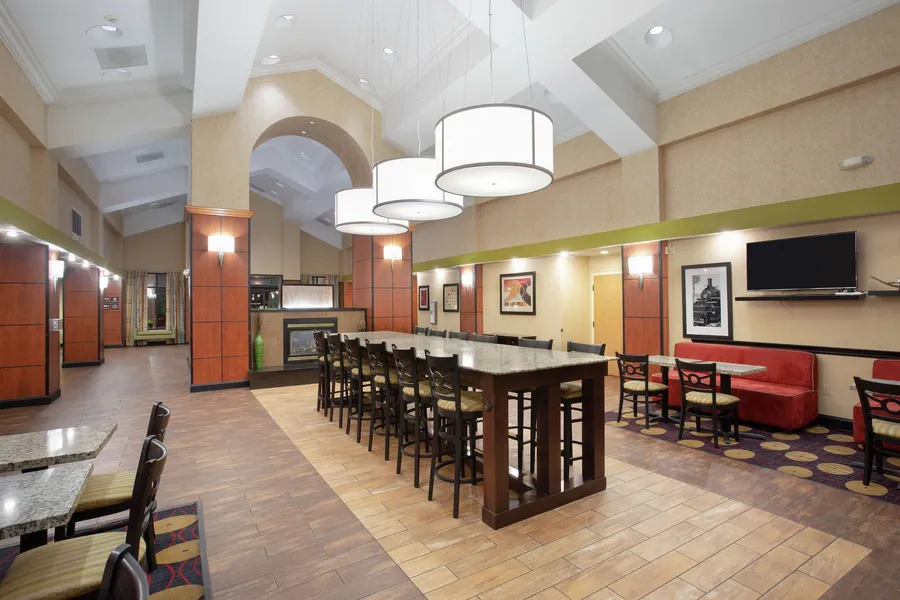 Hampton Inn & Suites Kansas City-Merriam hotel detail image 2