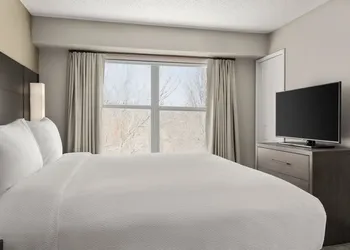 Residence Inn by Marriott Davenport hotel thumbnail 4