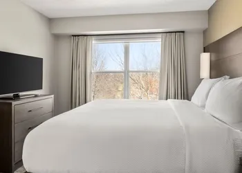 Residence Inn by Marriott Davenport hotel thumbnail 5