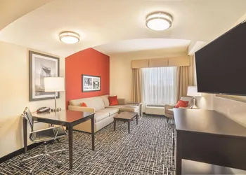 La Quinta Inn & Suites by Wyndham Smyrna TN - Nashville hotel thumbnail 8