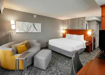 Courtyard by Marriott Toronto Brampton hotel thumbnail 3