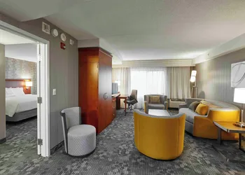 Courtyard by Marriott Toronto Brampton hotel thumbnail 6