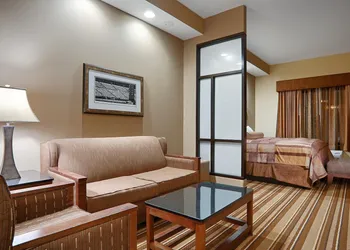 Best Western Plus KC Speedway Inn & Suites hotel thumbnail 4