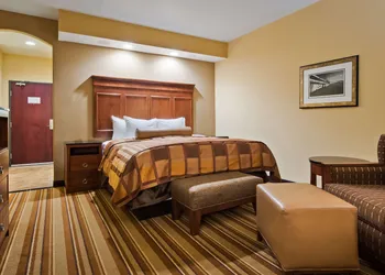 Best Western Plus KC Speedway Inn & Suites hotel thumbnail 8