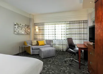 Courtyard by Marriott Houston by the Galleria hotel thumbnail 6