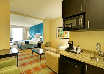 Holiday Inn Express Hotel & Suites Houston NW-Brookhollow by IHG hotel thumbnail 4