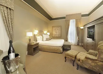 Old Mill Toronto hotel thumbnail 3