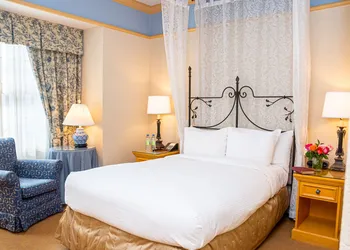 Old Mill Toronto hotel thumbnail 8