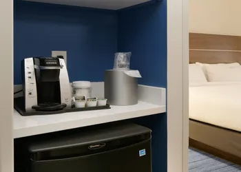 Holiday Inn Express & Suites Williamstown - Glassboro by IHG hotel thumbnail 3
