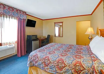 Days Inn by Wyndham Albuquerque Downtown hotel thumbnail 8