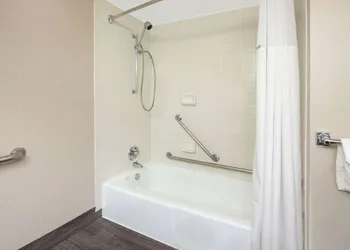 Baymont Inn & Suites Grand Rapids Near Downtown hotel thumbnail 7