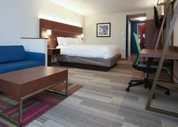 Holiday Inn Express Hotel & Suites Cincinnati Se Newport by IHG hotel thumbnail 3