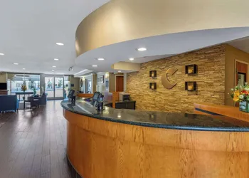 Comfort Suites Visalia Convention Center hotel thumbnail 2