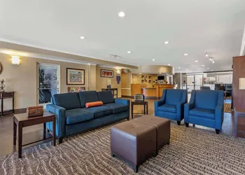 Comfort Suites Visalia Convention Center hotel thumbnail 3