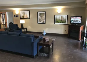 Comfort Suites Visalia Convention Center hotel thumbnail 5
