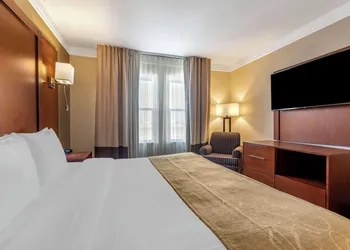 Comfort Suites Visalia Convention Center hotel thumbnail 6