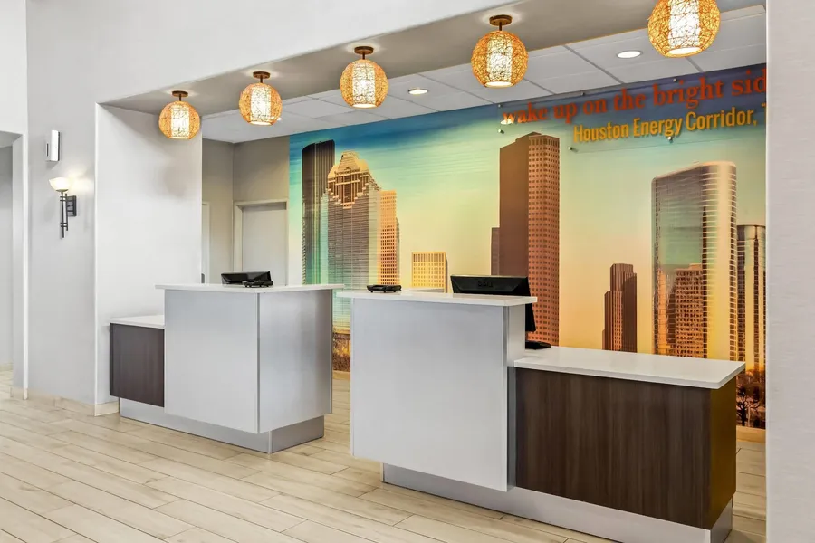 La Quinta Inn & Suites by Wyndham Houston Energy Corridor hotel detail image 2